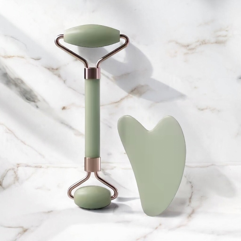 Gua sha et rouleau visage vert