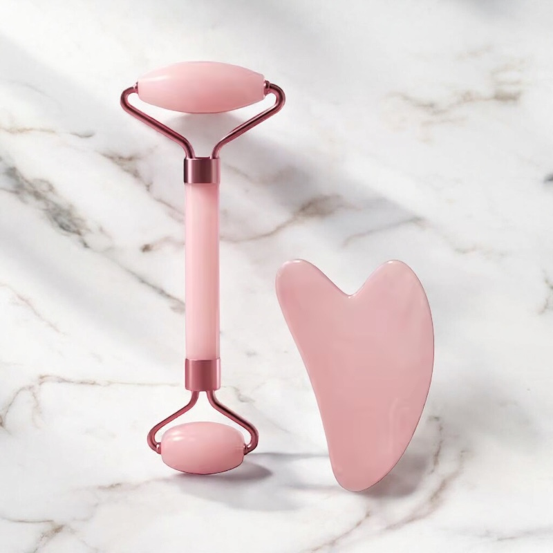 Gua sha et rouleau visage rose